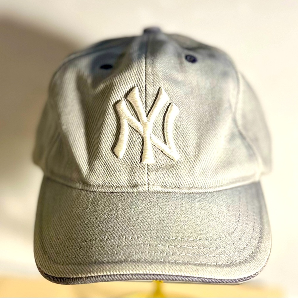 NY Yankees Hat Cap Grey Kids Back Strap Velcro, Adjustable. Genuine Merchandise